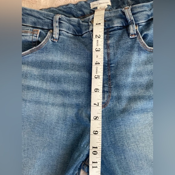 Good American Classic Fit Straight Jeans- Size 12/31 - Picture 7 of 9
